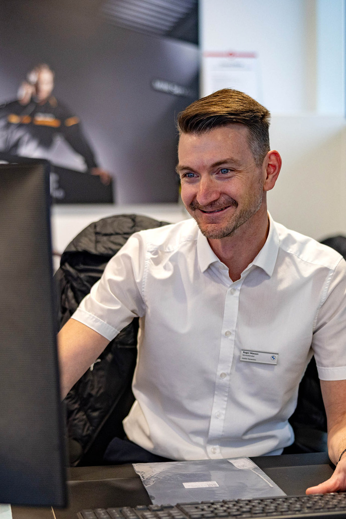 Iris und Madleina bei der Arbeit 